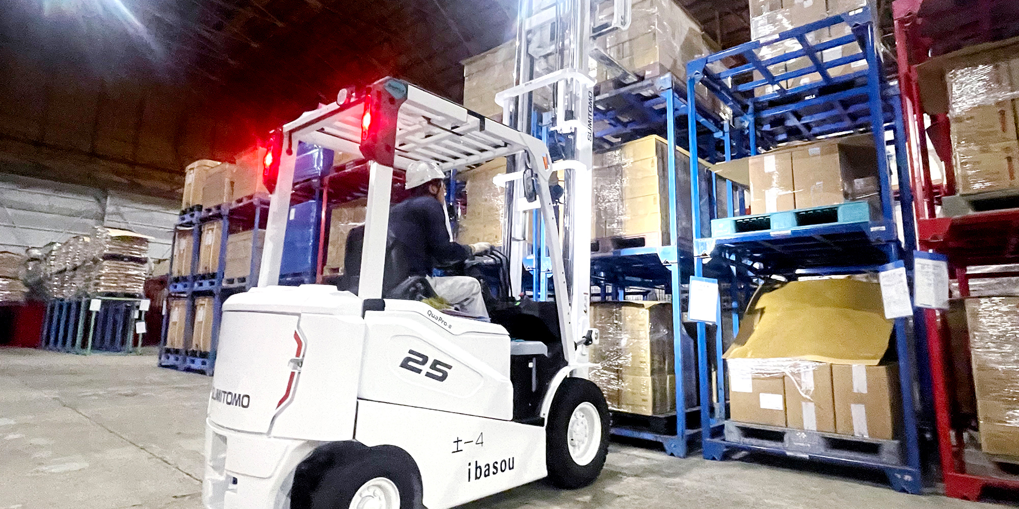 フォークリフト倉庫作業員